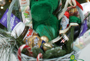 New Year basket with candies and Dragon Louis — photo 3